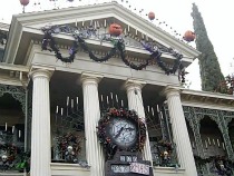 Disneyland Haunted Mansion Ride, ©www.my-disneyland-vacation.com